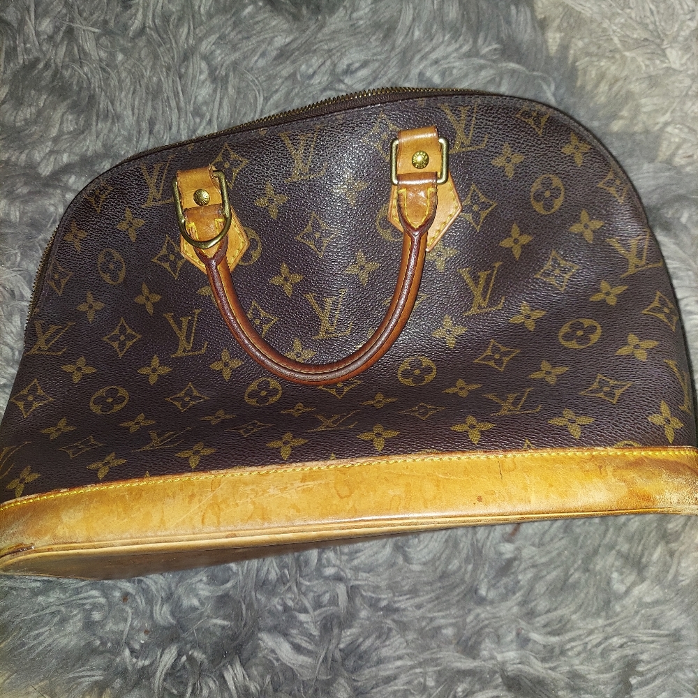 LV Purse, still has alot of Life